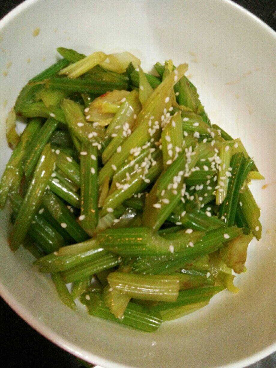 凉拌芹菜