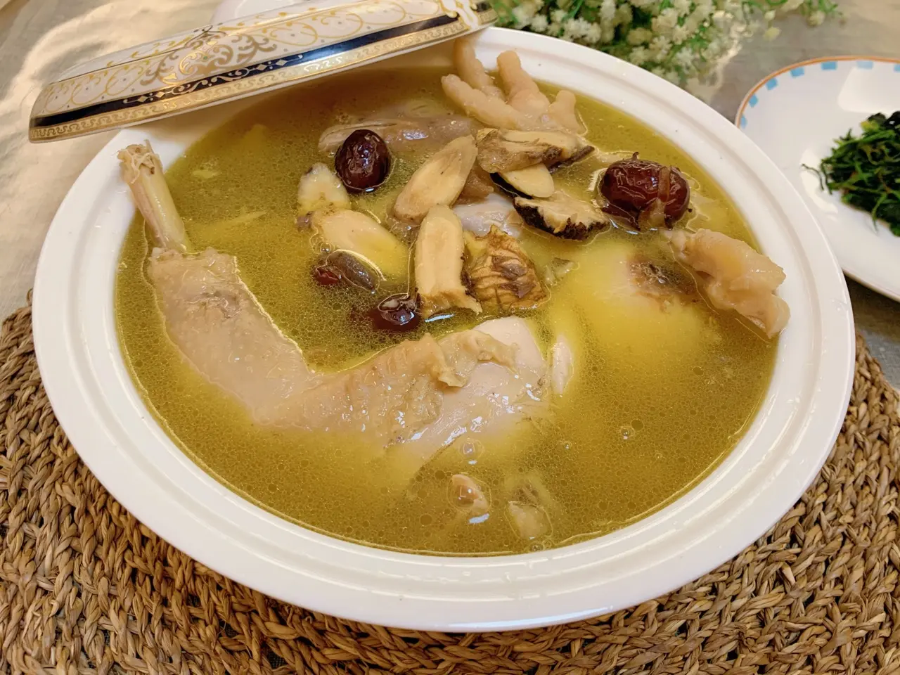 黄芪炖鸡